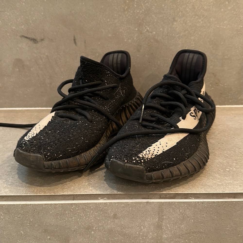 Black YEEZY men’s 6